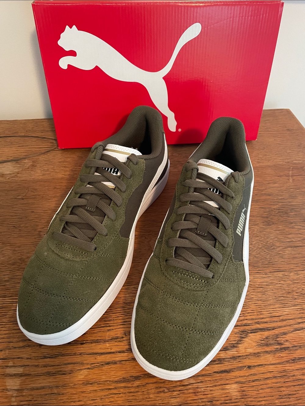 Puma Men’s Astro Kick Sneakers Size 10.5